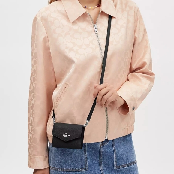 Coach Handbags - 🆕️✨️Coach wallet/bag